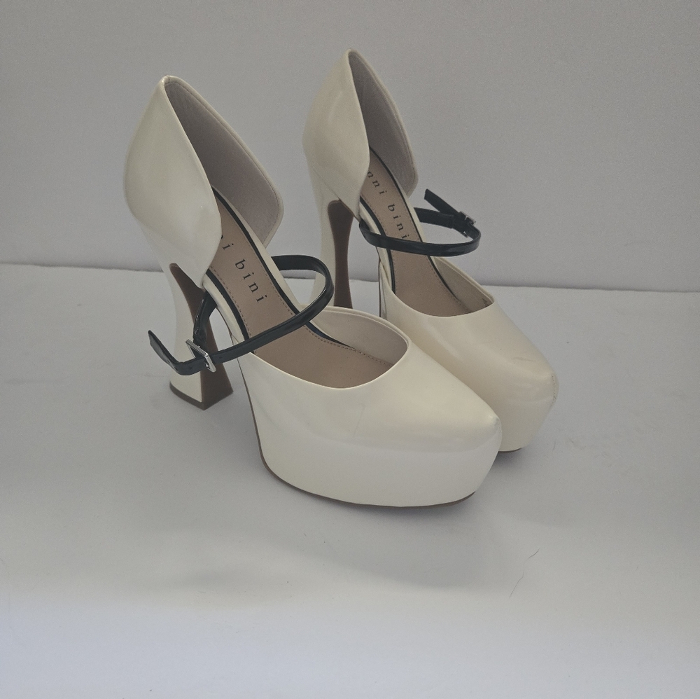 Gianni Bini Patent Leather Platform Heel size 9